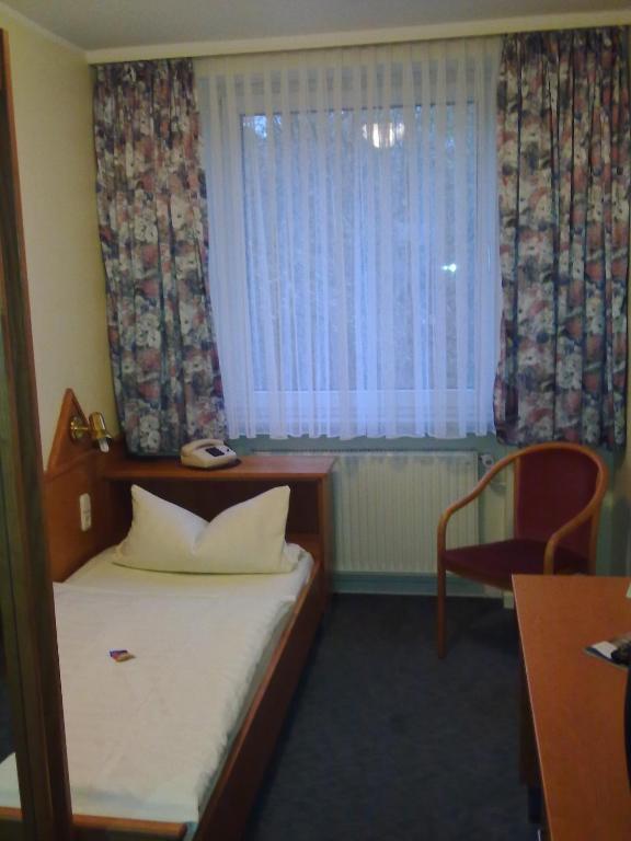 Autobahn Hotel Pfungstadt Ost Room photo